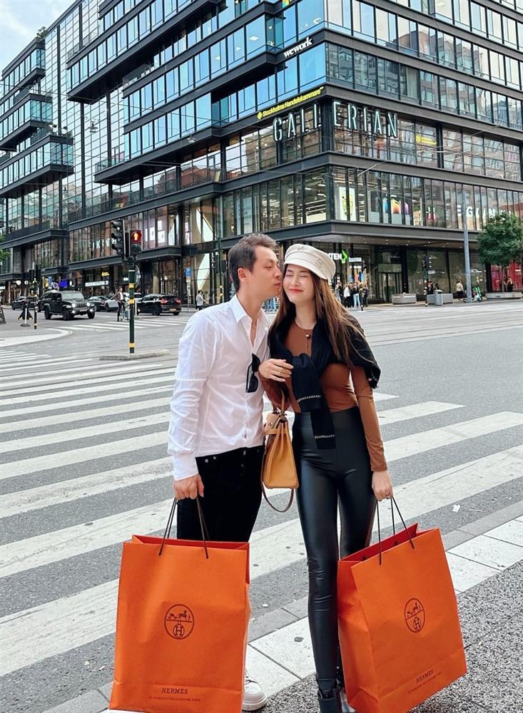 Mỹ nhân Việt khoe quà 20/10: Khánh Thi được chồng ting ting, vợ Phan Mạnh Quỳnh được quà lạ lắm-7