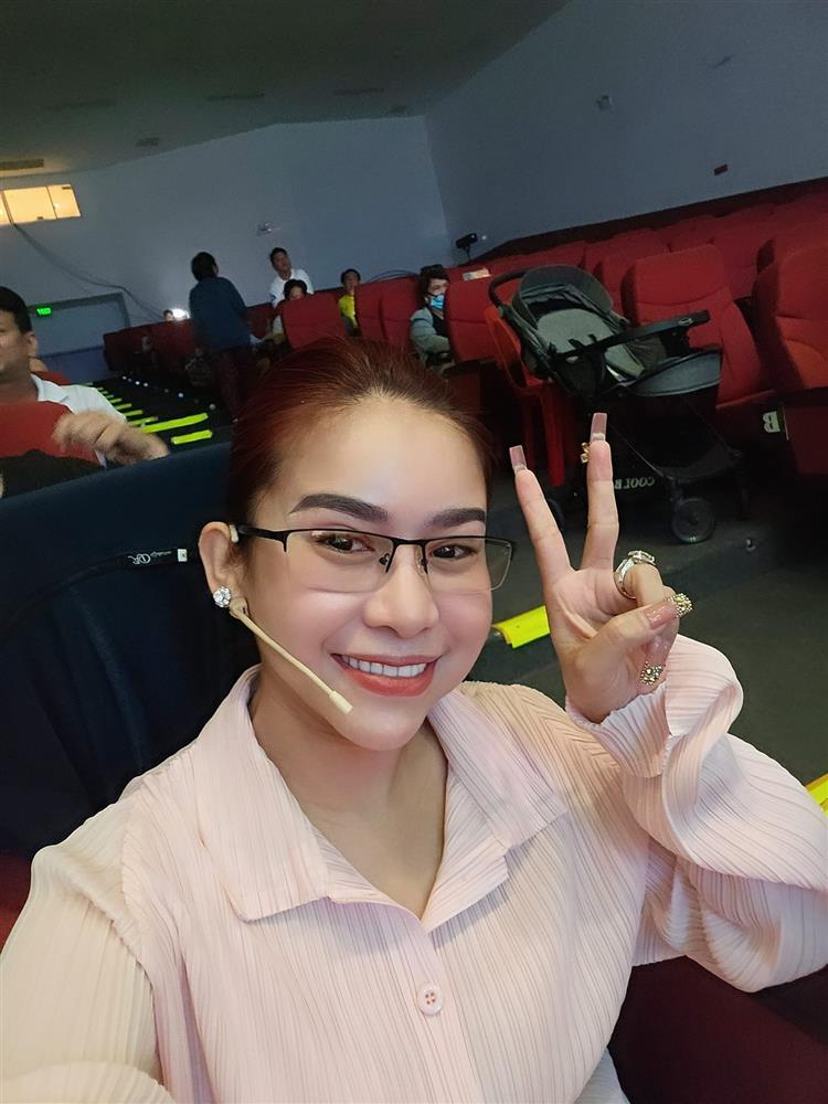 Mỹ nhân Việt khoe quà 20/10: Khánh Thi được chồng ting ting, vợ Phan Mạnh Quỳnh được quà lạ lắm-10