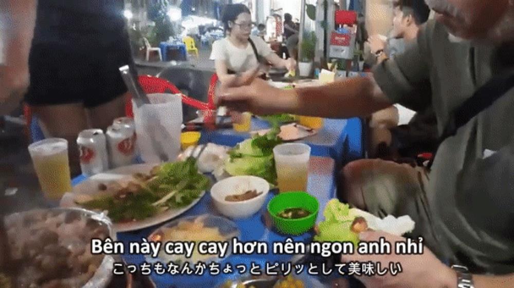 Khách Nhật giật mình tưởng đồ giả khi ăn gà tần đặt trong lon bia ở Hà Nội-2