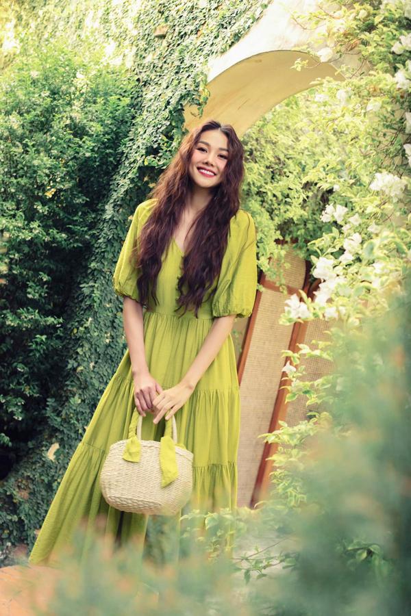 Yêu nhạc trưởng điển trai, style đời thực của Thanh Hằng hóa nữ tính và nàng thơ thế nào?-2