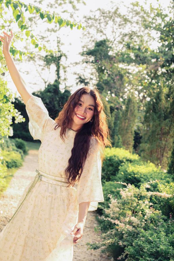 Yêu nhạc trưởng điển trai, style đời thực của Thanh Hằng hóa nữ tính và nàng thơ thế nào?-3