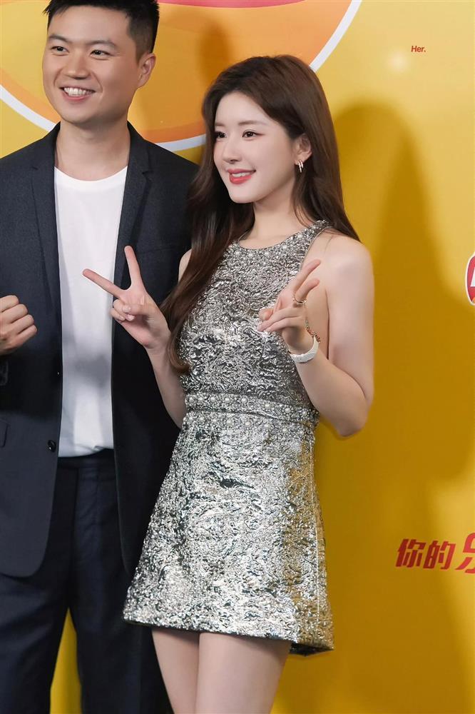 Triệu Lộ Tư khoe visual ngọt ngào ở sự kiện, sắc vóc qua cam thường 10 điểm không có nhưng-5