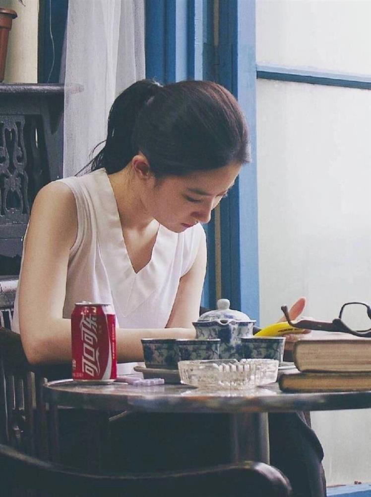 Thần tiên tỷ tỷ Lưu Diệc Phi sở hữu học vấn khủng: 15 tuổi đã đỗ trường đại học top đầu, nói thạo 5 thứ tiếng-6