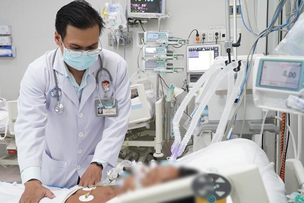 Bắt khẩn cấp nghi phạm 14 tuổi bỏ chất độc vào sữa làm cha và bà nội chết-2