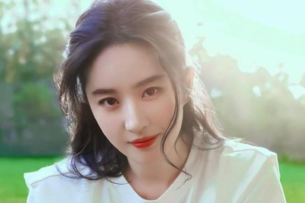 Lưu Diệc Phi gây sốc khi cả khu vườn nuôi toàn mèo-4