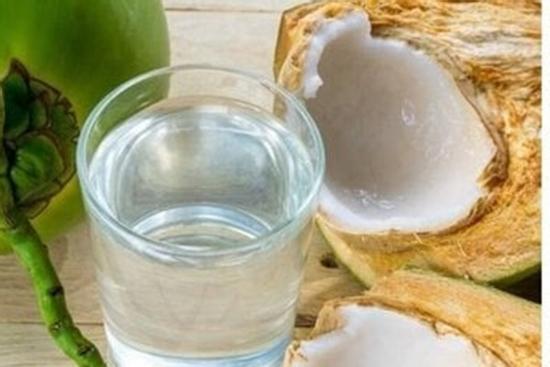 Nước dừa giải nhiệt tốt nhưng lại 'đại kỵ' với 6 nhóm người sau