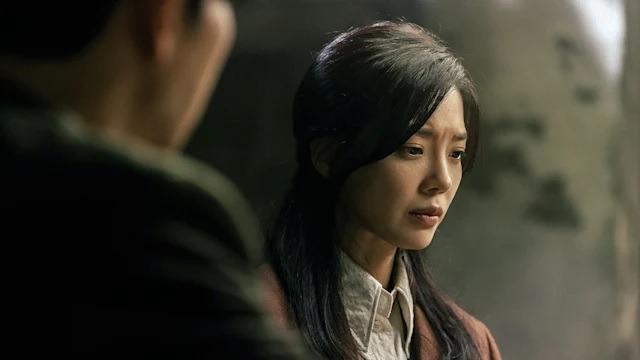 Nữ chính Tội Ác Kinh Hoàng mệt mỏi phờ phạc trên phim, ngoài đời trẻ đẹp ở tuổi U40-2