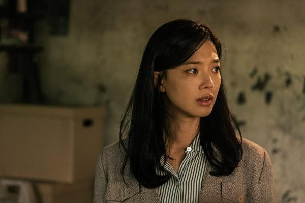 Nữ chính Tội Ác Kinh Hoàng mệt mỏi phờ phạc trên phim, ngoài đời trẻ đẹp ở tuổi U40-3