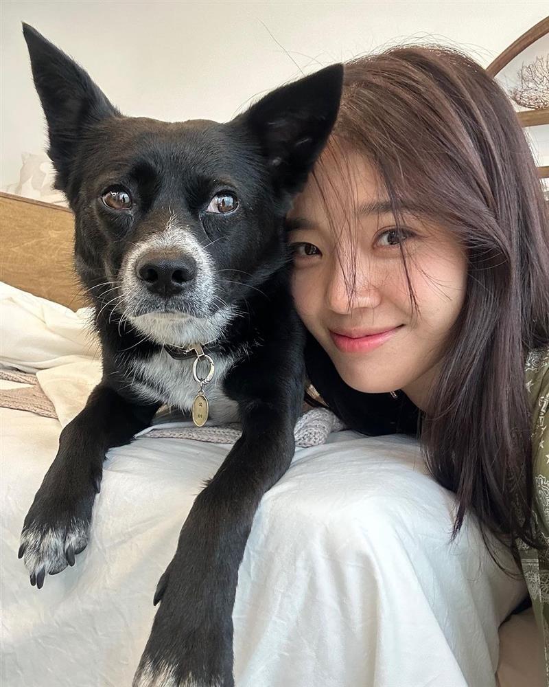 Nữ chính Tội Ác Kinh Hoàng mệt mỏi phờ phạc trên phim, ngoài đời trẻ đẹp ở tuổi U40-4