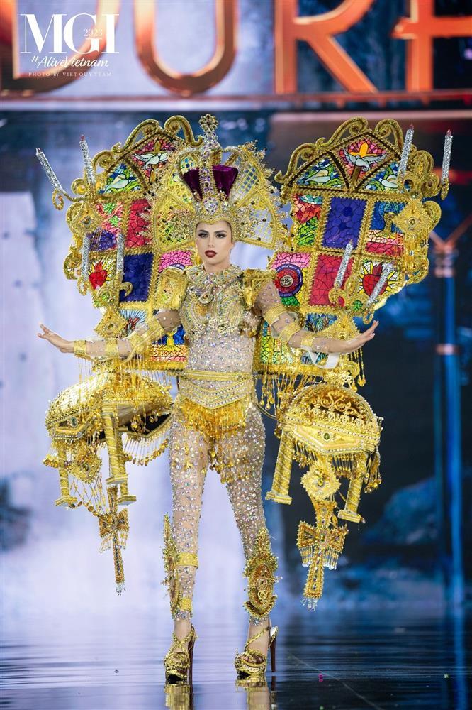 Lê Hoàng Phương diễn xuất thần với trang phục dân tộc nặng 20kg-7