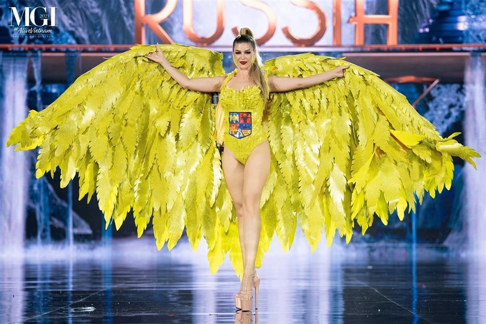 Lê Hoàng Phương diễn xuất thần với trang phục dân tộc nặng 20kg-9