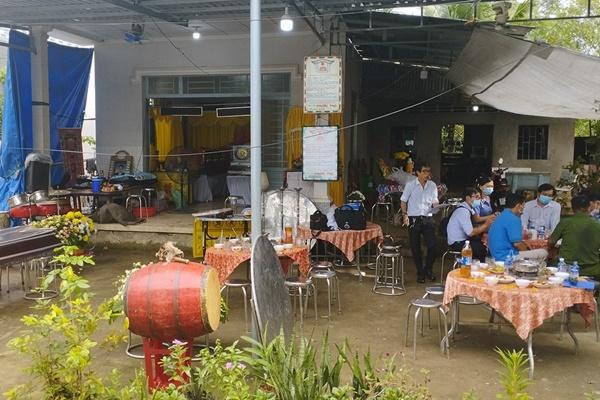 Vụ thiếu niên bỏ thuốc độc vào sữa khiến cha và bà nội tử vong: Có đồng phạm hay không?-2