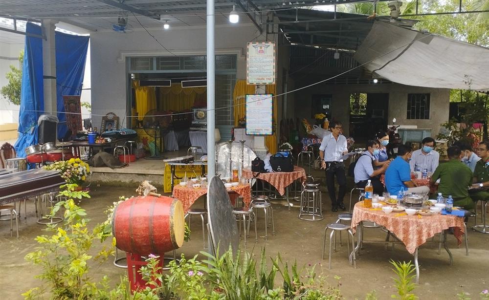 Bắt khẩn cấp nghi phạm 14 tuổi bỏ chất độc vào sữa làm cha và bà nội chết-1