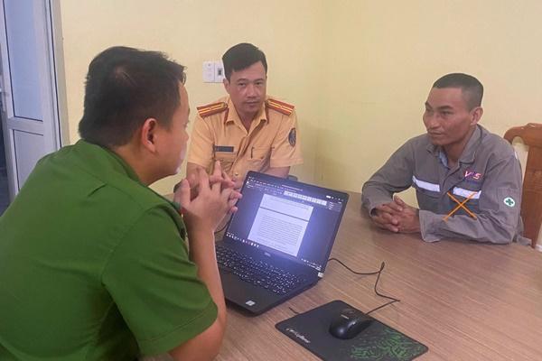 Cán bộ CSGT bị tấn công trong lúc kiểm tra nồng độ cồn ở TPHCM-2