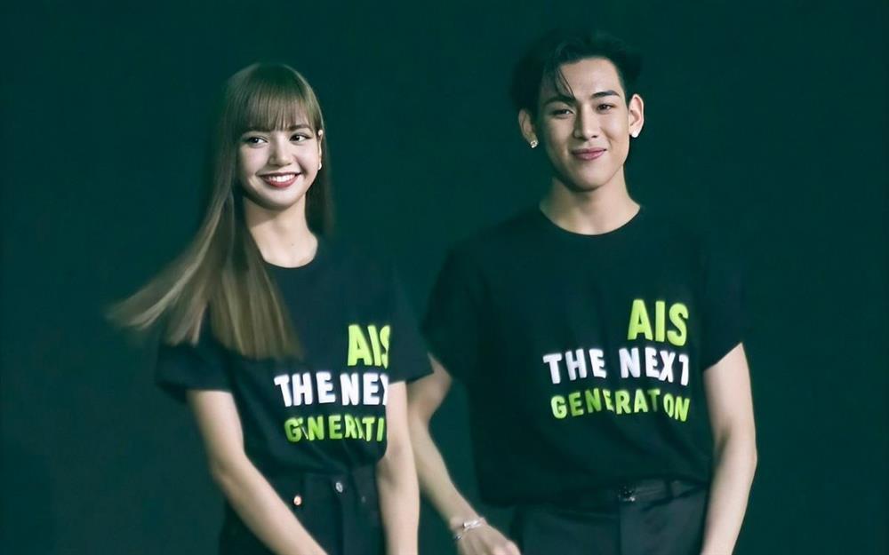 Bạn thân Lisa (BlackPink) tìm chỗ đi ăn bánh tráng trộn khi vừa đến Việt Nam-10