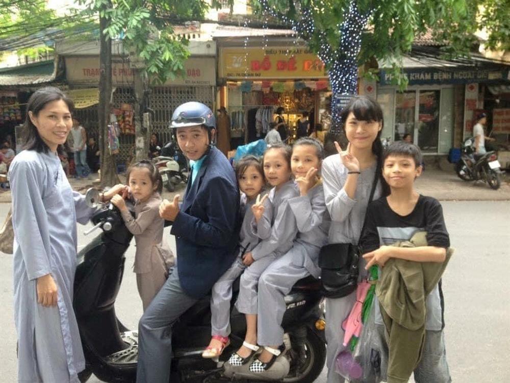 Cuộc sống của bà mẹ ở Hà Nội có 2 tử cung sinh 7 con-4