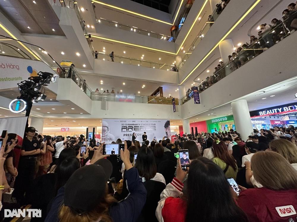 BamBam (GOT7) đến TPHCM: Muốn ăn thử hột vịt lộn, bánh tráng trộn-2