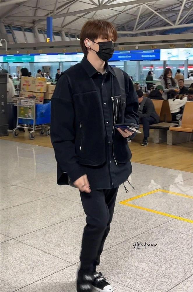 Sao Hàn tìm mua bánh tráng trộn, ăn phở lúc 4h sáng khi tới Việt Nam-6