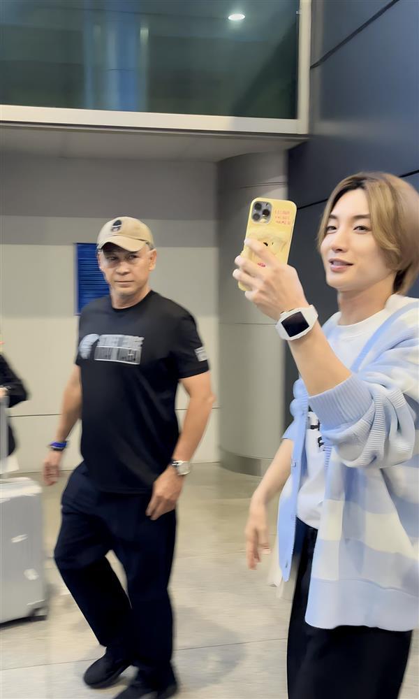 Sao Hàn tìm mua bánh tráng trộn, ăn phở lúc 4h sáng khi tới Việt Nam-11