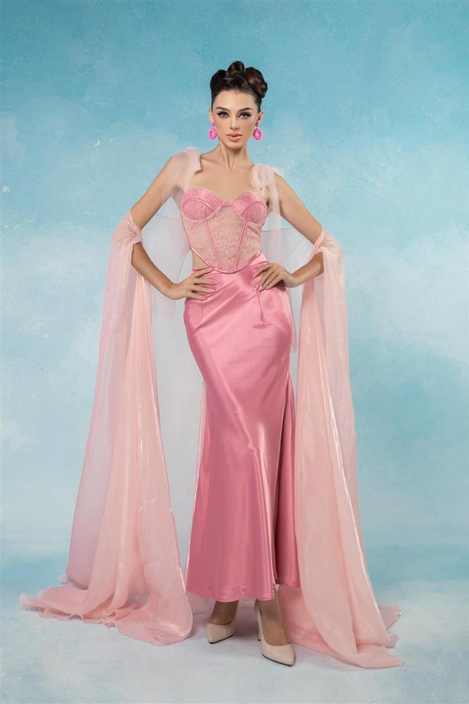 Vợ Tây của Bùi Tiến Dũng khoe nhan sắc ngọt ngào, hào hứng đón ngày Phụ nữ Việt Nam-2