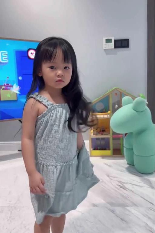 Ái nữ nhà Cường Đô La - Đàm Thu Trang gây sốt với khoảnh khắc xinh xắn như công chúa-2