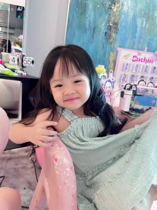 Ái nữ nhà Cường Đô La - Đàm Thu Trang gây sốt với khoảnh khắc xinh xắn như công chúa-3