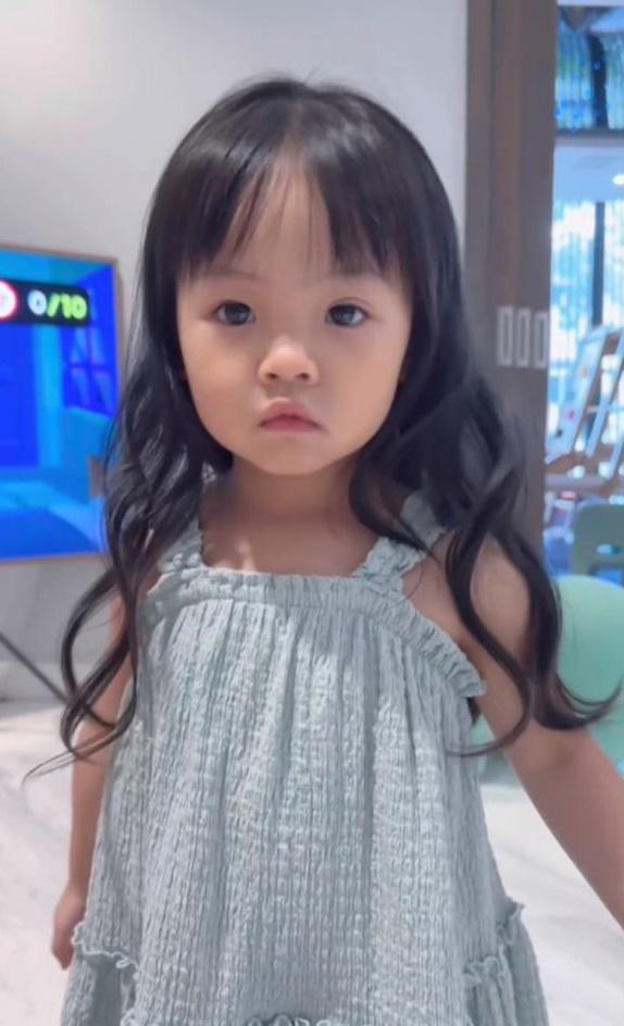 Ái nữ nhà Cường Đô La - Đàm Thu Trang gây sốt với khoảnh khắc xinh xắn như công chúa-5