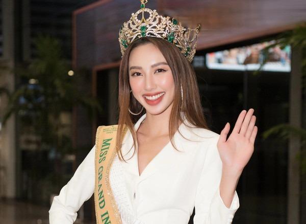 Bị đồng nghiệp trêu chọc Hoa hậu mà ế, Thùy Tiên liền đáp trả một câu tiết lộ tình trạng hiện tại-3