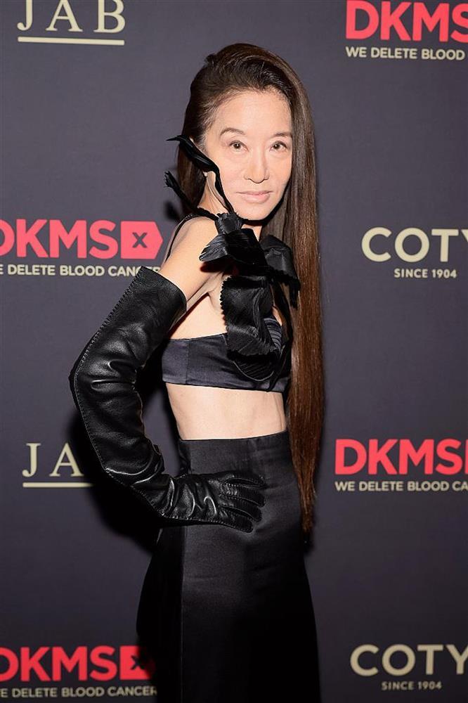 Sốc với khuôn mặt biến dạng và thân hình gầy gò của ‘nữ hoàng váy cưới’ Vera Wang-3