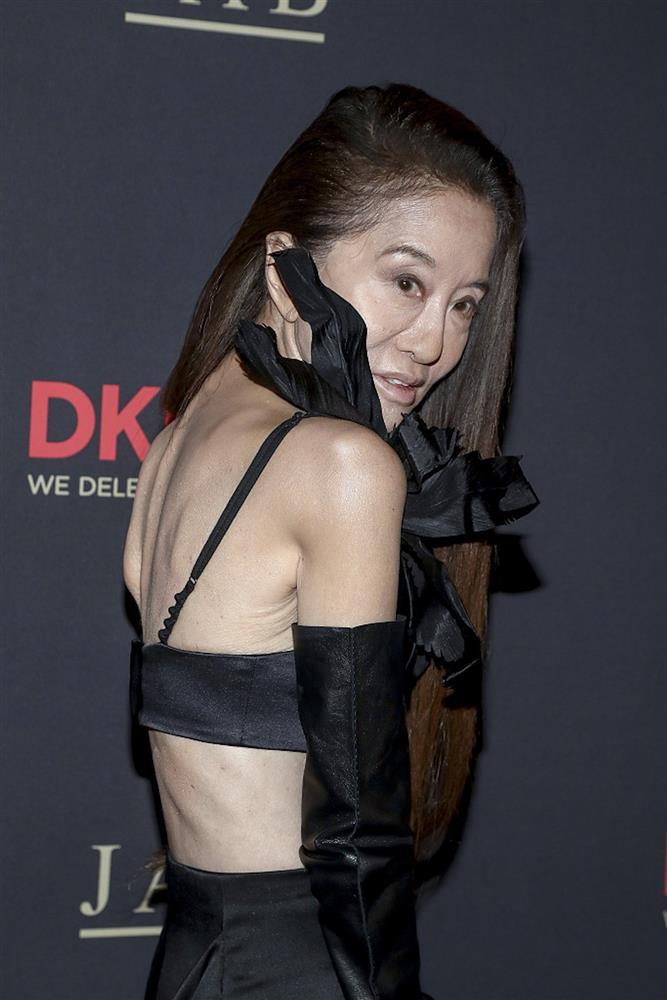 Sốc với khuôn mặt biến dạng và thân hình gầy gò của ‘nữ hoàng váy cưới’ Vera Wang-5