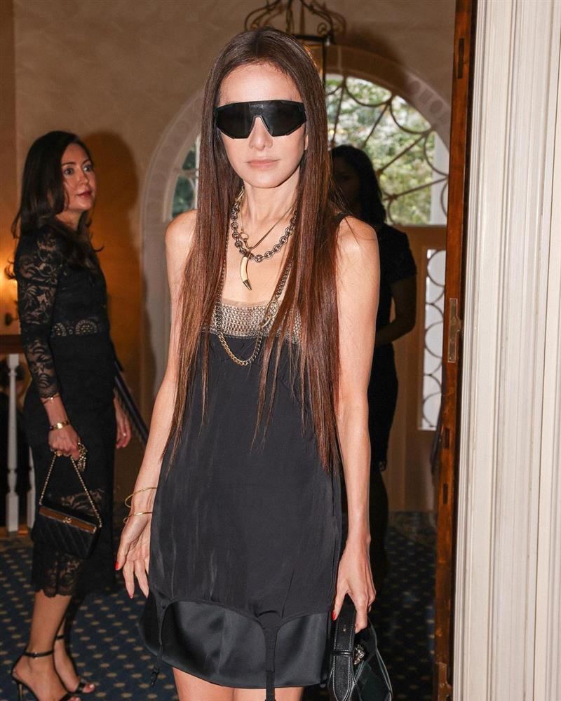 Sốc với khuôn mặt biến dạng và thân hình gầy gò của ‘nữ hoàng váy cưới’ Vera Wang-8