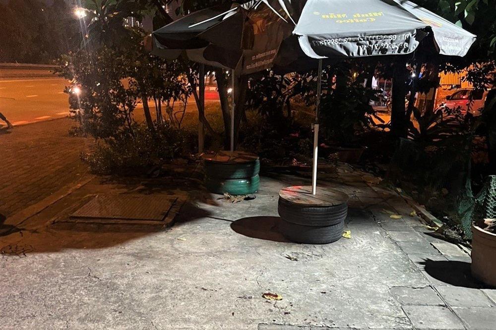 Nghi mâu thuẫn tranh giành khách, tài xế xe ôm ở TPHCM bị đâm trọng thương-1