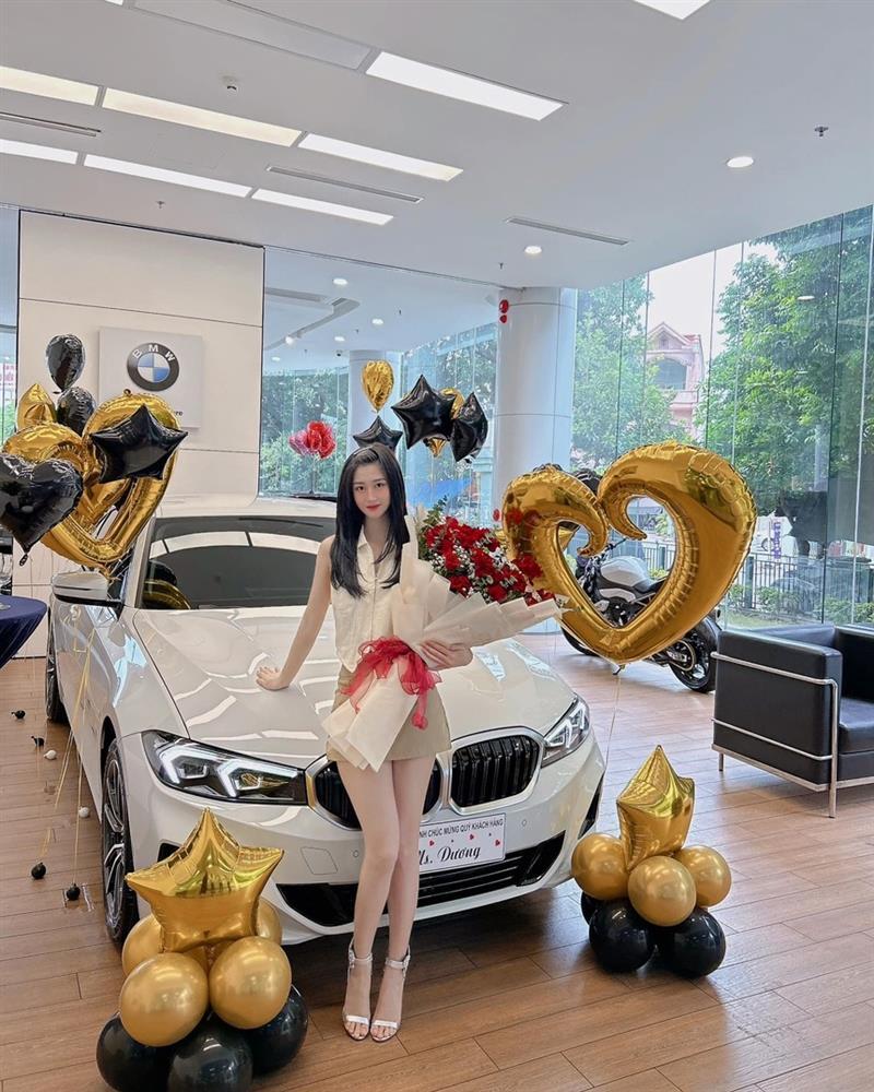 Cựu tuyển thủ Việt Nam mua xe 2 tỷ tặng vợ nhân ngày phụ nữ-1