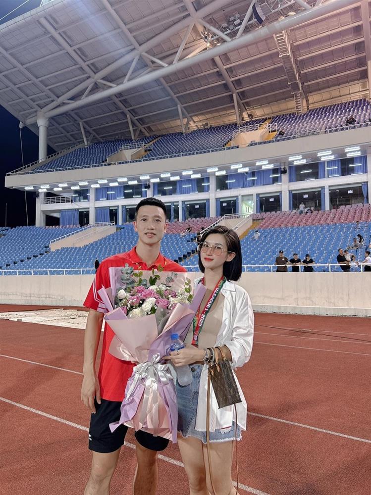 Cựu tuyển thủ Việt Nam mua xe 2 tỷ tặng vợ nhân ngày phụ nữ-2