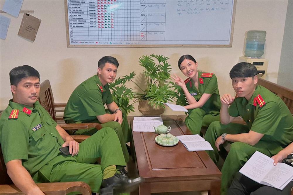 Dàn diễn viên đóng công an chia tay phim Biệt Dược Đen-2