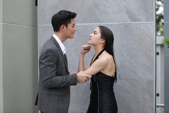 Đón tôi tan ca, chồng sắp cưới nói một câu phũ phàng khiến tôi muốn hủy hôn