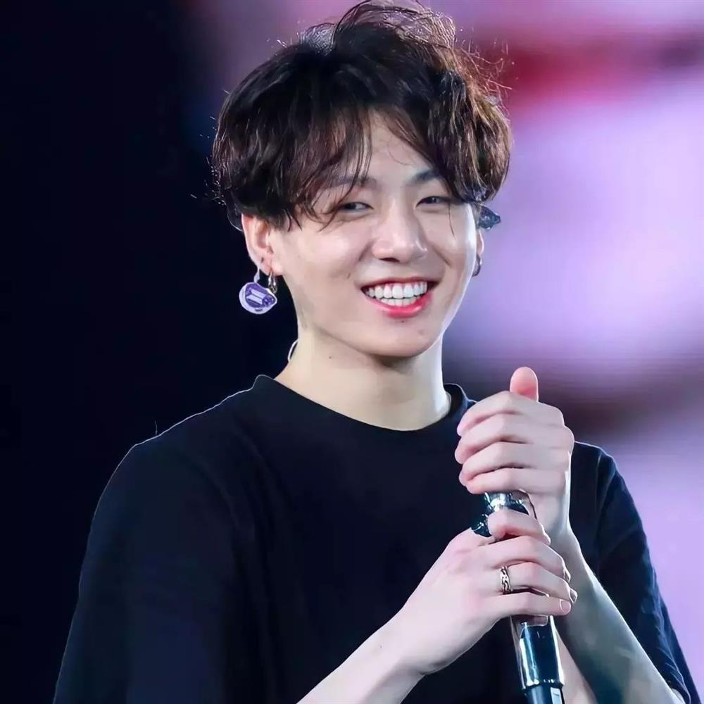 Hoa hậu Tiểu Vy công khai gọi 1 nam ca sĩ là ông xã, danh tính người này khiến ai cũng sửng sốt-2