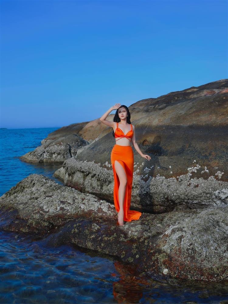 Lâm Vỹ Dạ diện bikini khoe vóc dáng nuột nà-1