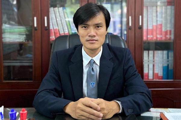 Luật sư phân tích clip nghệ sĩ không đội nón bảo hiểm chồng đầu đi xe máy-2