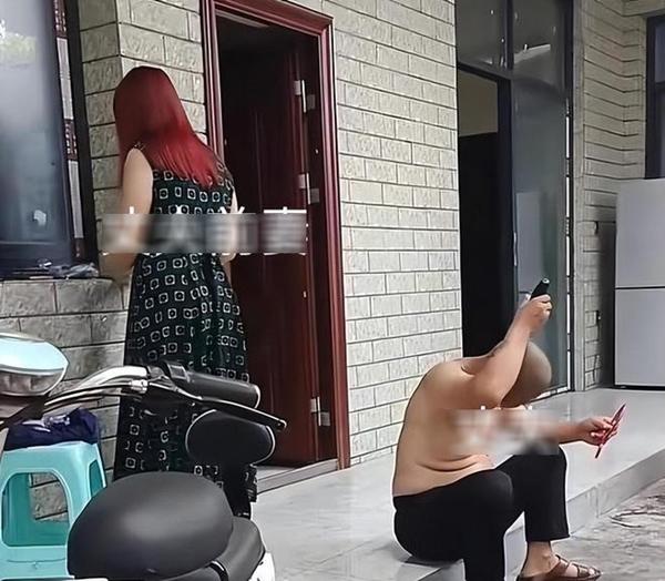 Vợ mới cho vợ cũ của chồng sống chung nhà gây xôn xao-1