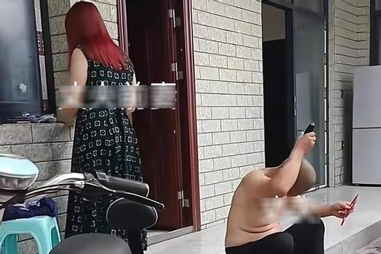 Vợ mới cho vợ cũ của chồng sống chung nhà gây xôn xao