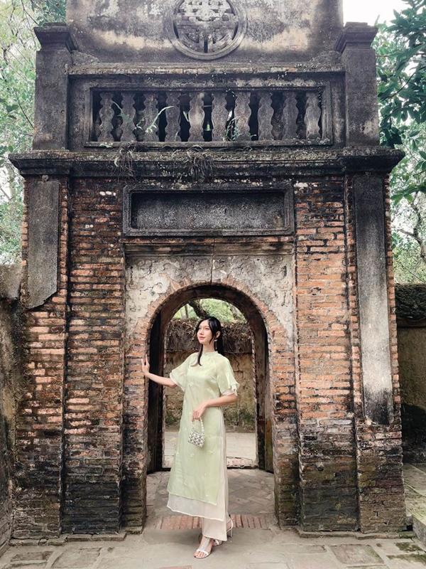 Chị đẹp Bắc Giang khiến fan phải dụi mắt khi mặc váy gây ảo giác lên thảm đỏ-10