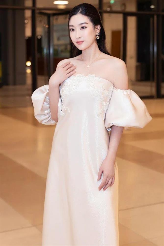 Nàng dâu hào môn Đỗ Mỹ Linh lần đầu tái xuất hậu sinh con, sắc vóc thế nào?-3