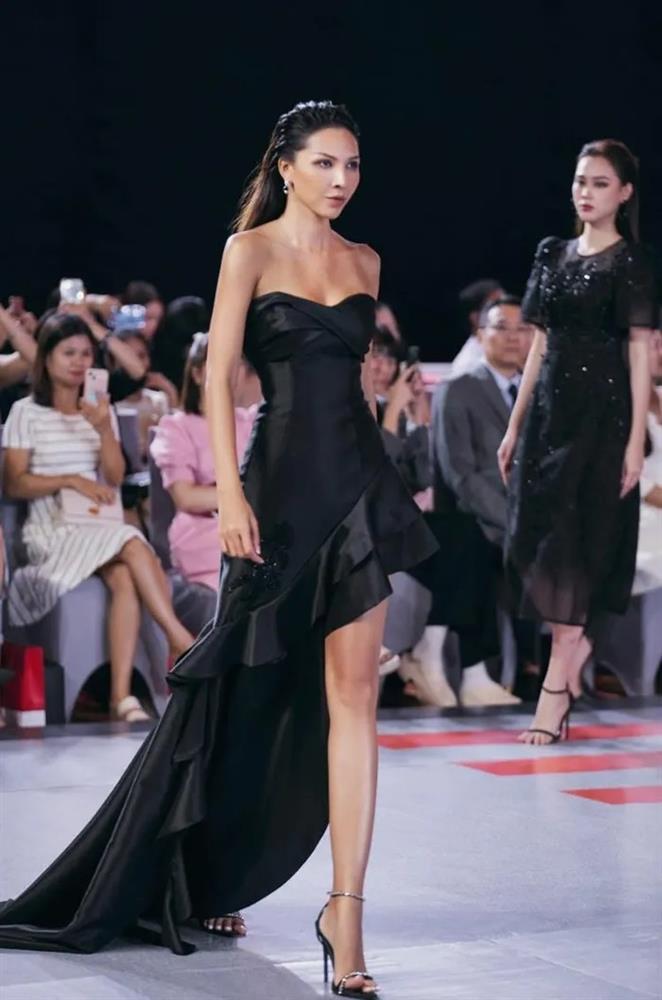 Nàng dâu hào môn Đỗ Mỹ Linh lần đầu tái xuất hậu sinh con, sắc vóc thế nào?-6