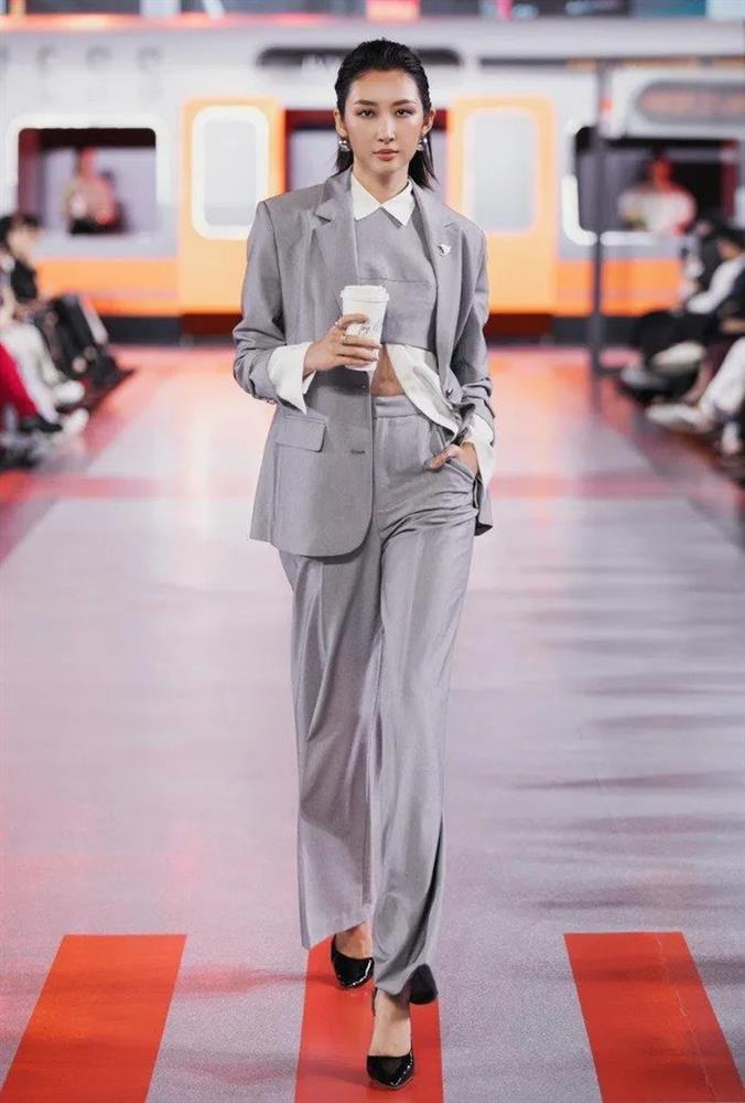 Nàng dâu hào môn Đỗ Mỹ Linh lần đầu tái xuất hậu sinh con, sắc vóc thế nào?-7