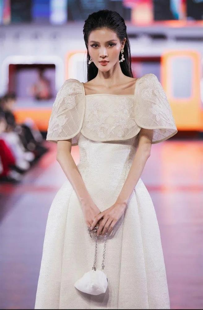 Nàng dâu hào môn Đỗ Mỹ Linh lần đầu tái xuất hậu sinh con, sắc vóc thế nào?-8