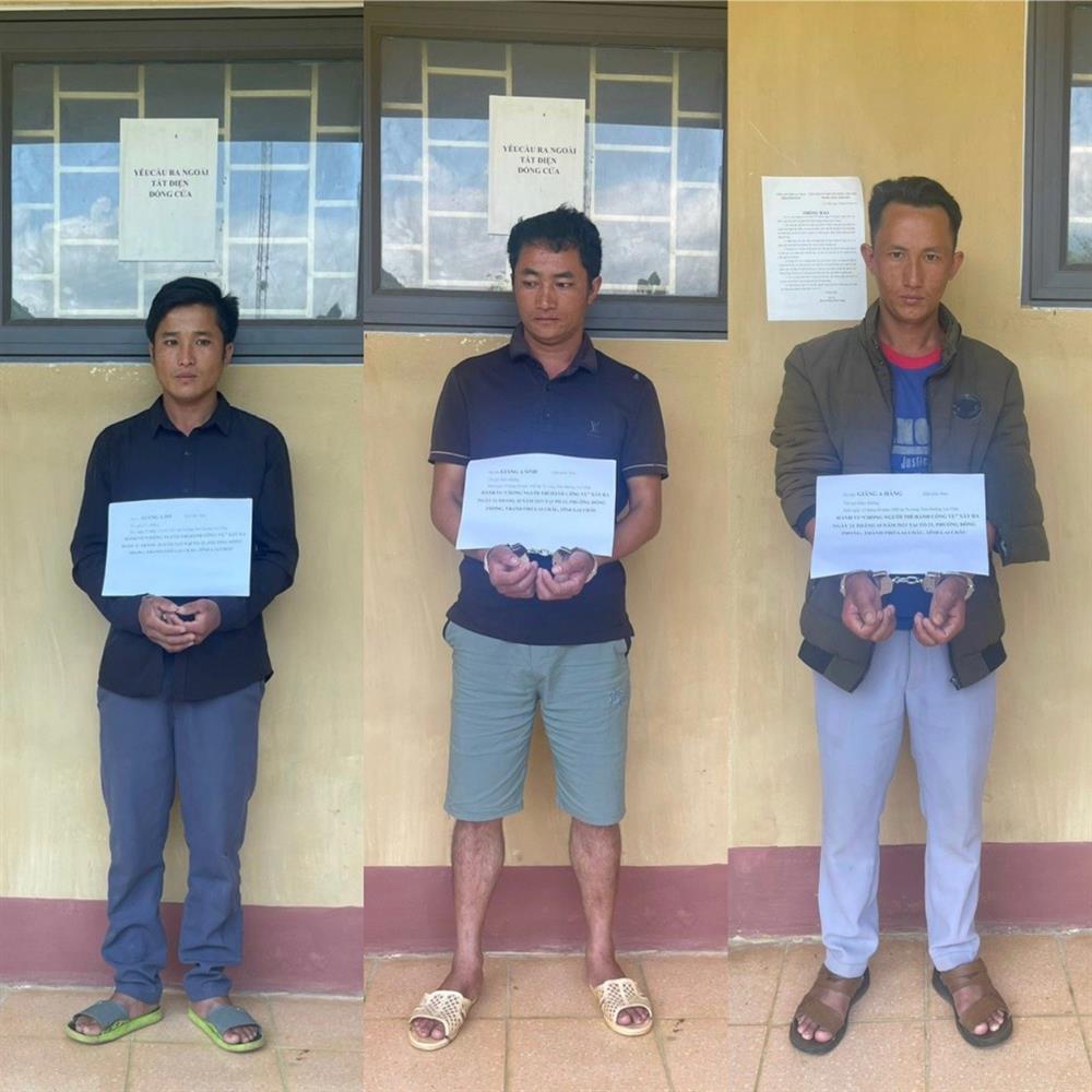 3 người lao vào đánh cảnh sát khi bị lập biên bản vi phạm giao thông-1