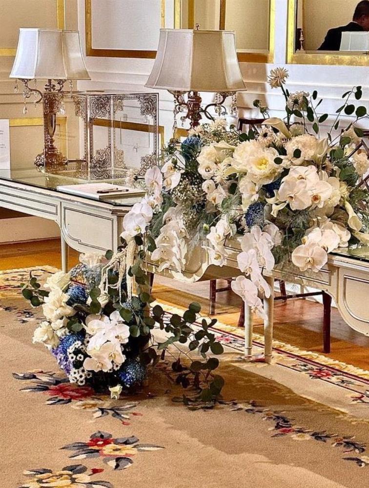 Những vị khách đầu tiên đến đám cưới Thanh Hằng: Hồ Ngọc Hà - Kim Lý tình tứ, Lương Mạnh Hải lẻ bóng-2