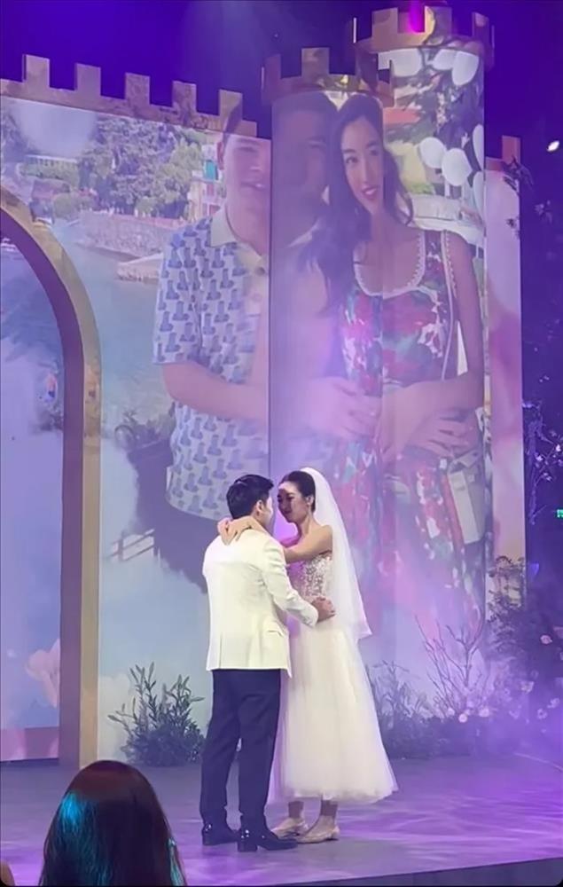 Hành động tinh tế của Thanh Hằng dành cho ông xã trong đám cưới-4