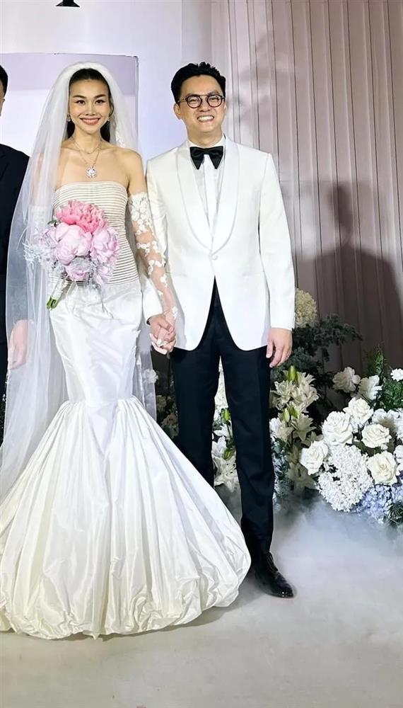 Hành động tinh tế của Thanh Hằng dành cho ông xã trong đám cưới-6